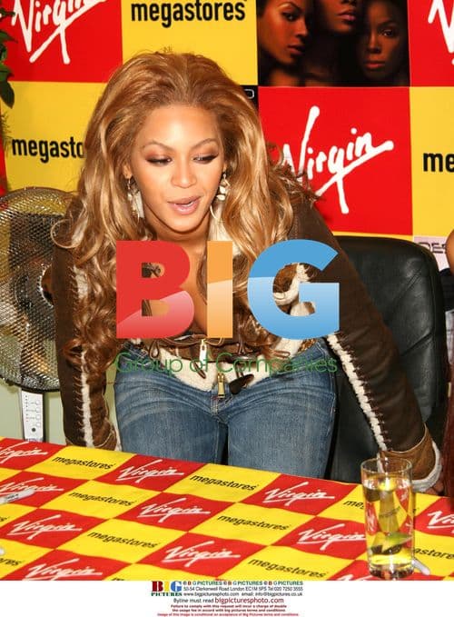 Beyonce Signing Destiny\'s Child Single in London