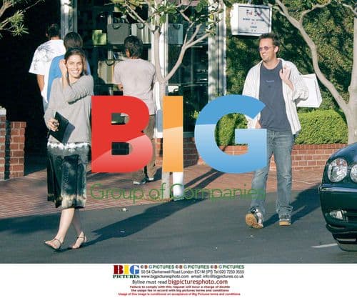 Mathew Perry and Amanda Peet shopping