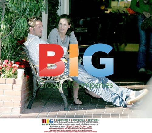 Mathew Perry and Amanda Peet Shopping