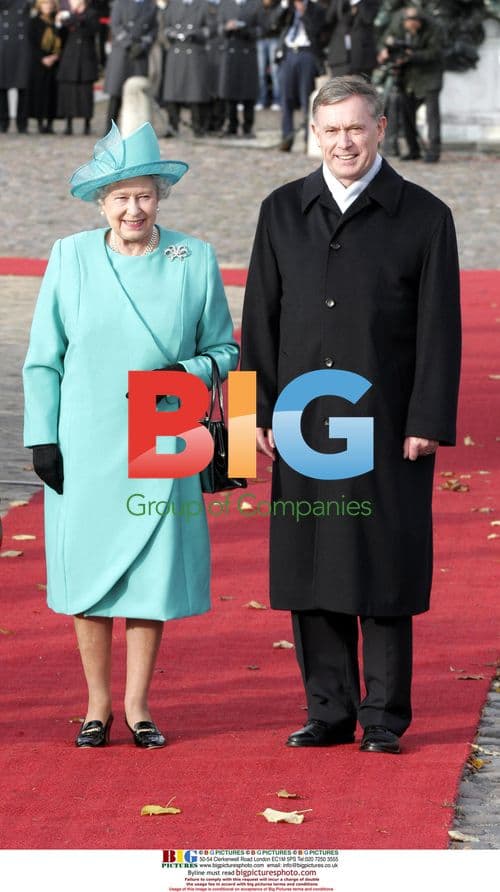 Queen Elisabeth II meets German Chancellor Gerhard Schroder