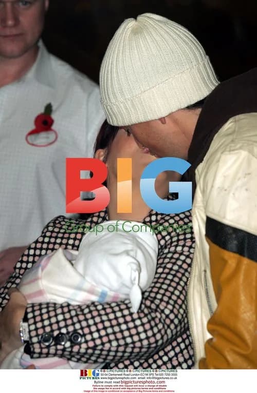 Jessie Wallace with fiance and baby