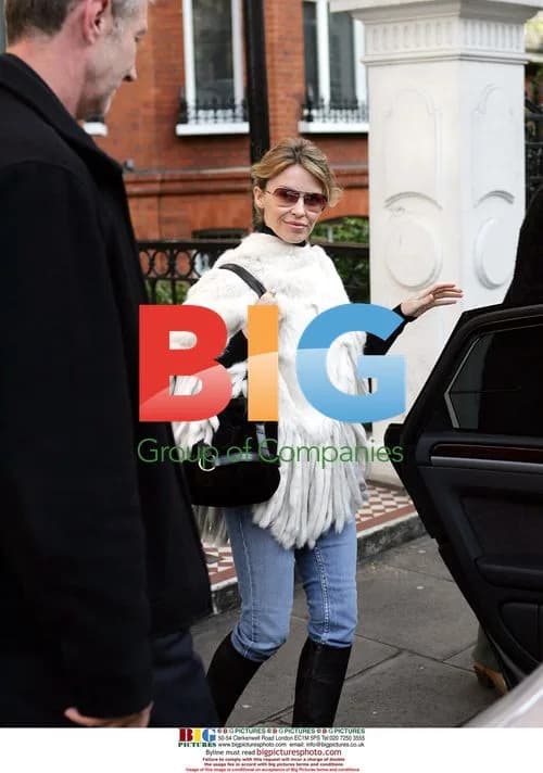Kylie Minogue Leaves Home