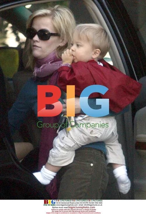 Reese Witherspoon and Kids Shopping Spree
