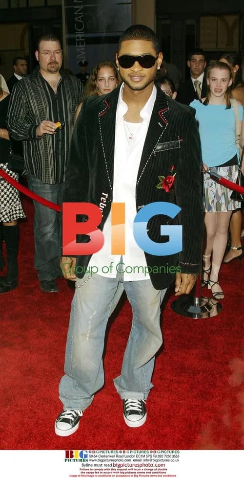 Usher at 32nd American Music Awards