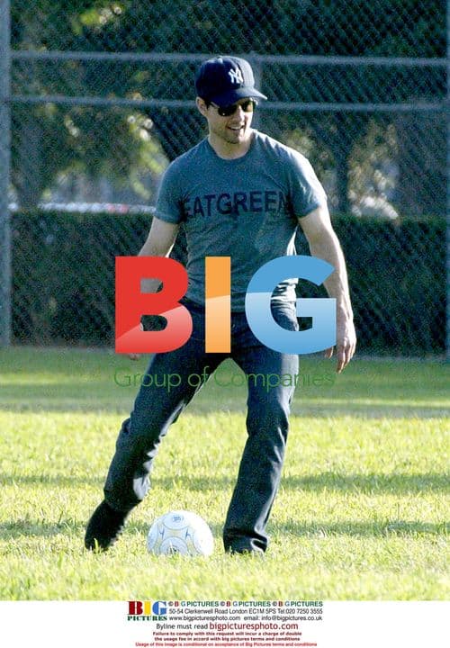 Tom Cruise with Kids at Park