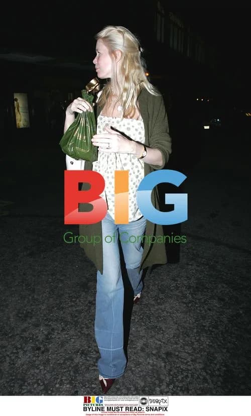 Pregnant Claudia Schiffer Shopping in London