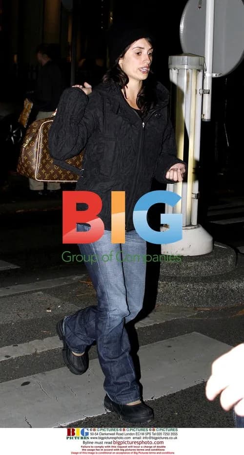 Penelope Cruz Shopping in Paris