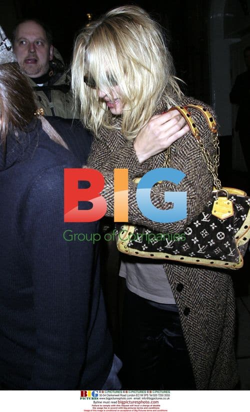 Uma Thurman Appearing Drunk at London Club