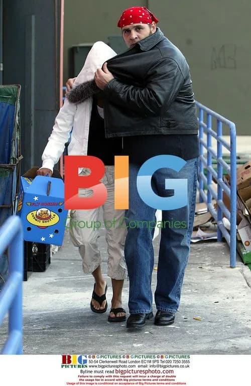 Halle Berry Visits Malibu Pet Store