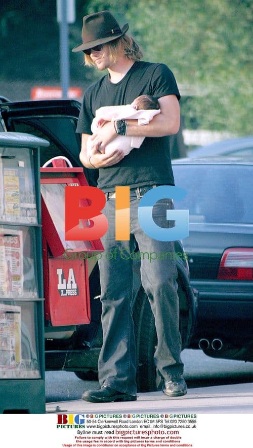 Mira Sorvino and Chris Backus with newborn daughter