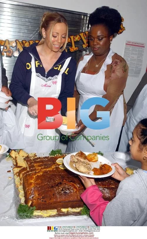Mariah Carey Hosts Thanksgiving Dinner