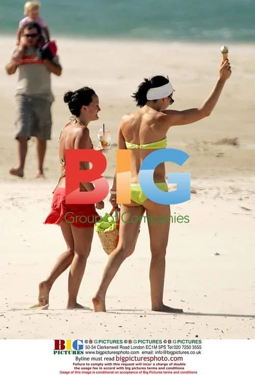 Tara Palmer Tomkinson takes beach break
