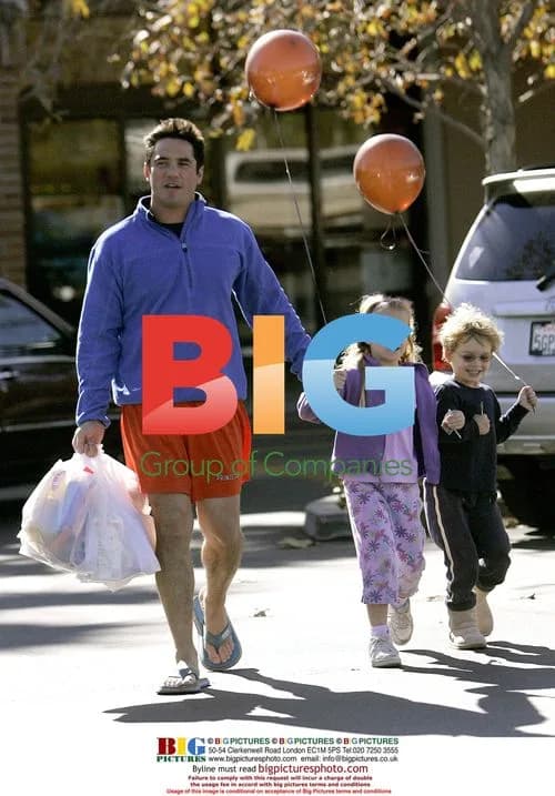 Dean Cain and son out grocery shopping