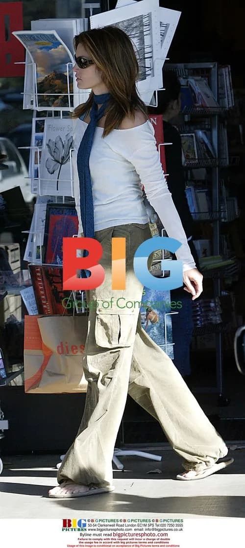 Cindy Crawford Shopping in Malibu