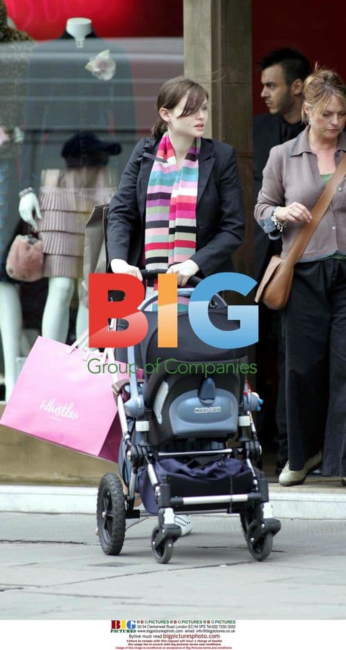 Sophie Ellis Bextor Shopping with Mother
