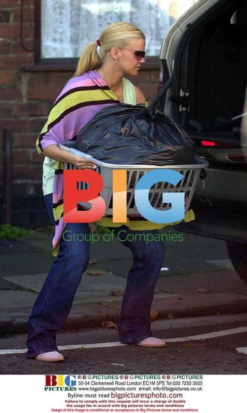 Kerry McFadden Arriving at Mum's House