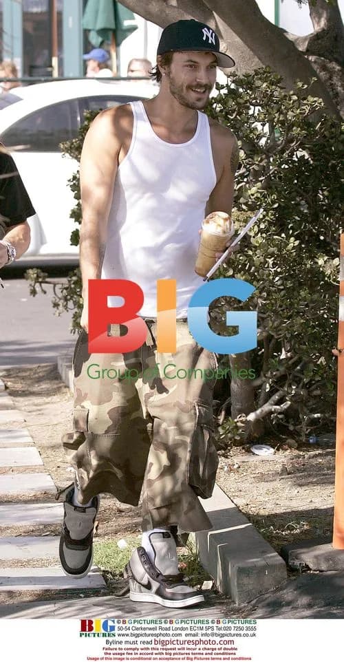 Kevin Federline Gets Frappuccinos for Britney Spears