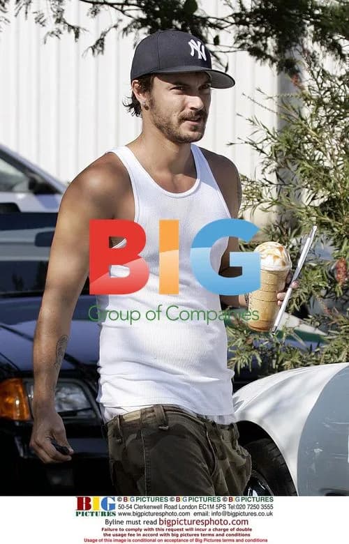 Britney Spears' Husband Kevin Federline Gets Starbucks