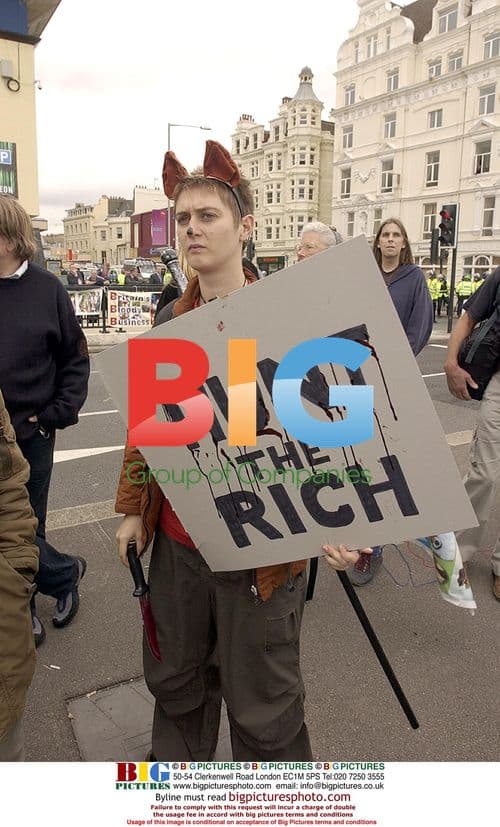 Kitten Pinder Attends Countryside Alliance Protest