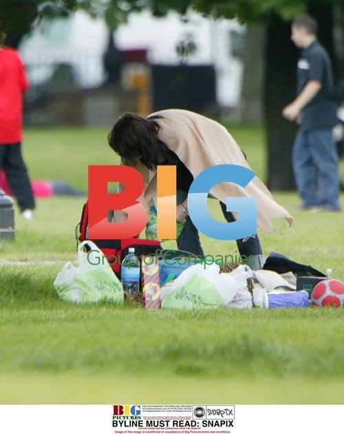 Mel C and boyfriend relax in park