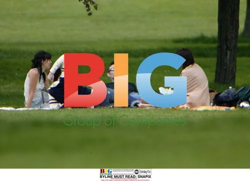 Mel C Relaxing in London Park