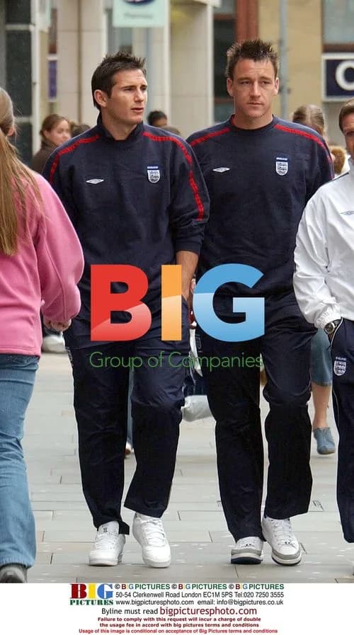 England Stars Terry and Lampard Shopping in Manchester