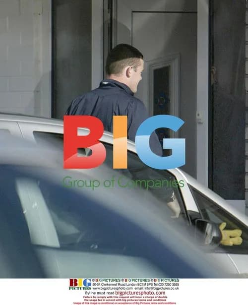 Wayne Rooney visits fiancée Coleen McLoughlin