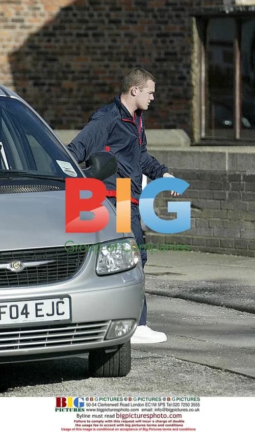 Wayne Rooney Visits Coleen at Home