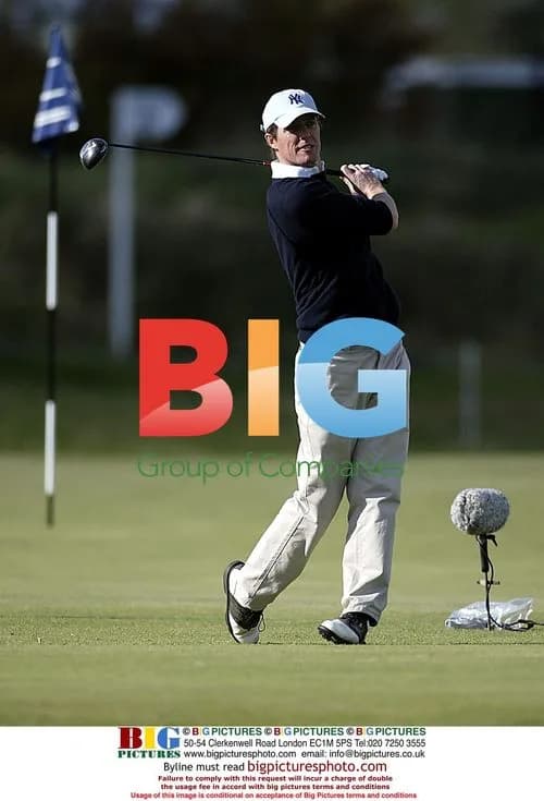 Hugh Grant playing golf in Scotland