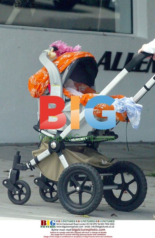 Helen Hunt out with daughter and mother