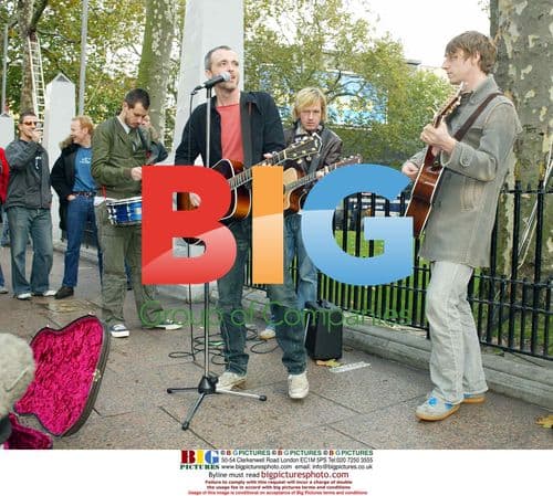 Travis Band Busking in London