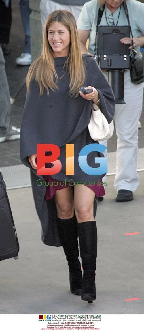 Jennifer Aniston on set of 'Otherwise Engaged'
