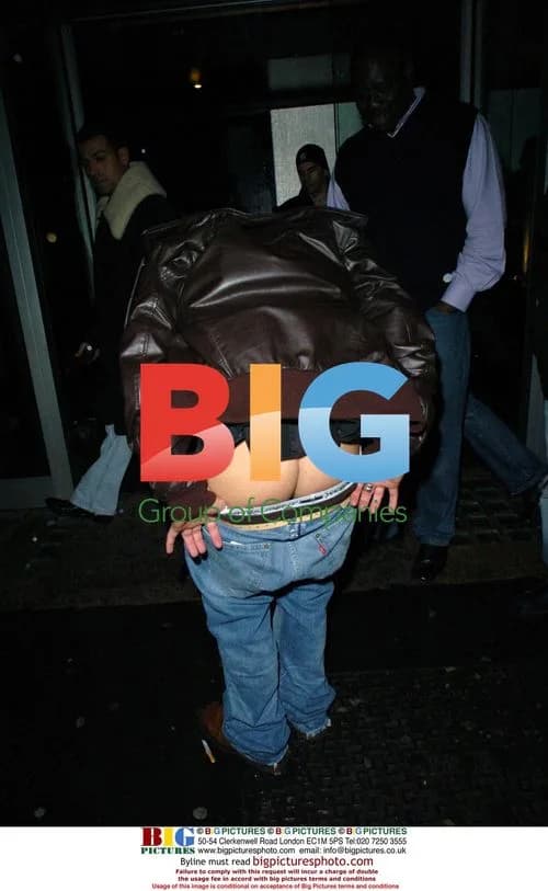 Pop star Dane Guiden drops pants at Trap nightclub