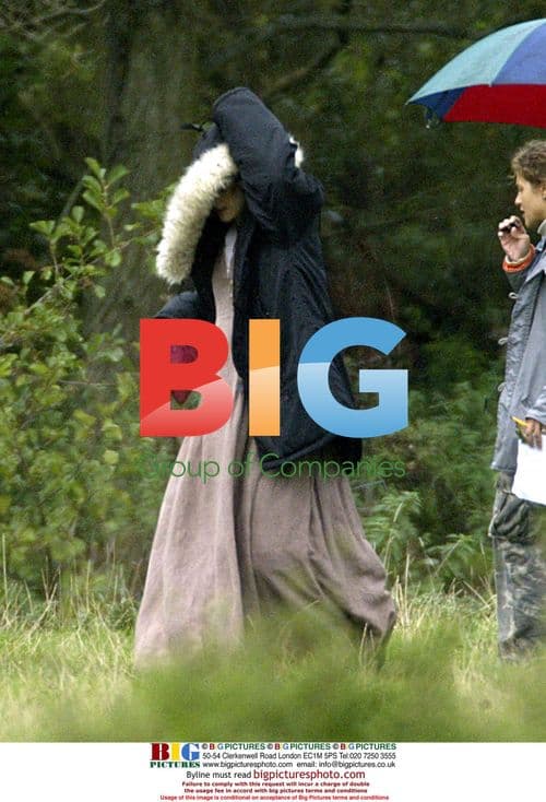 Keira Knightley and Matthew MacFadyen filming 'Pride and Prejudice'