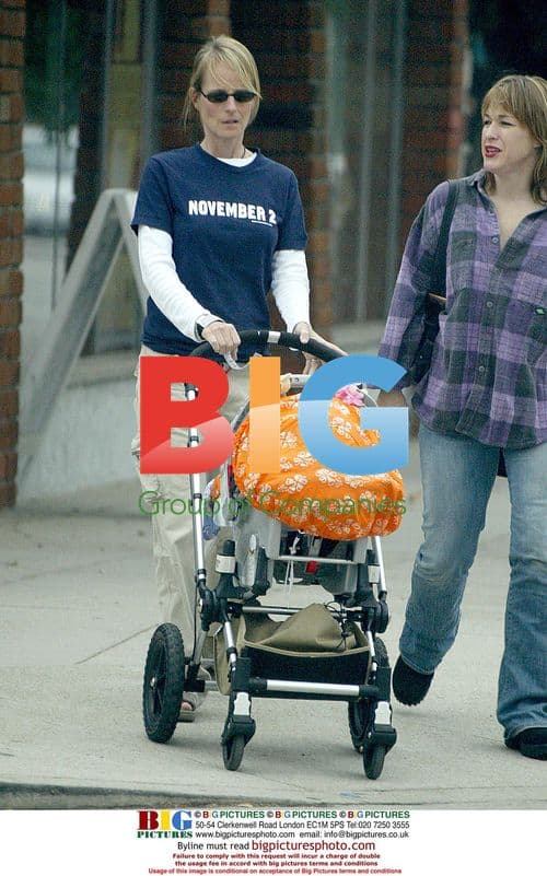 Helen Hunt Reminds to Vote