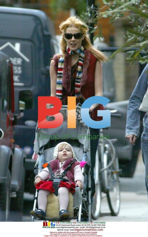 Celeb Mums Donna Air and Natalie Appleton Shopping