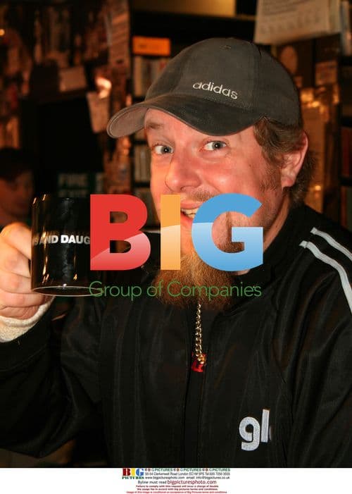 Welsh rappers Goldie Lookin Chain signing album