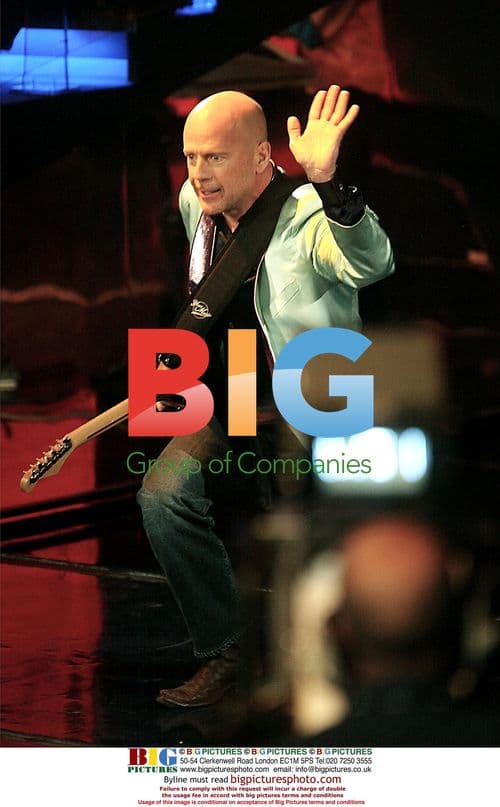 Bruce Willis Plays Guitar at Montecatini Transmission