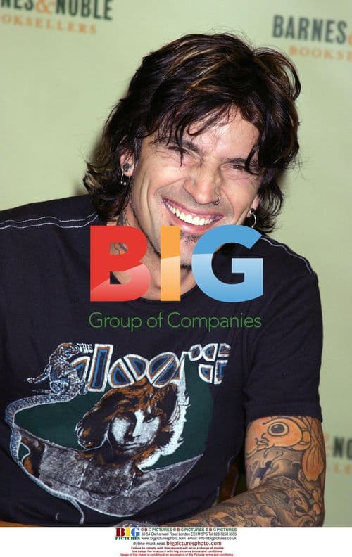 Tommy Lee Signs Book Copies