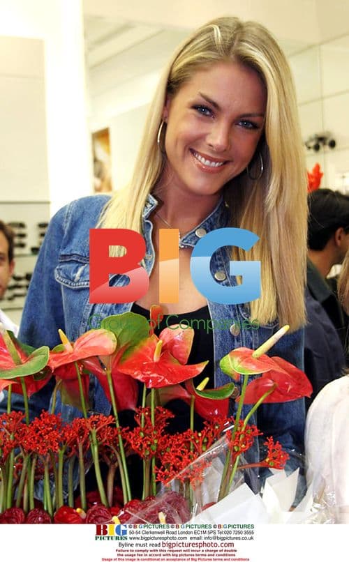 Model Ana Hickmann launches eyewear line