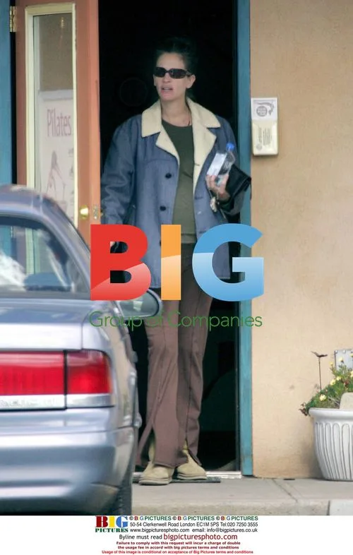 Pregnant Julia Roberts Leaving Pilates Class