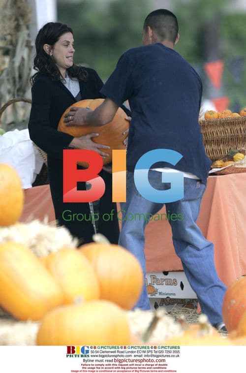 Teri Hatcher and Daughter at Pumpkin Patch