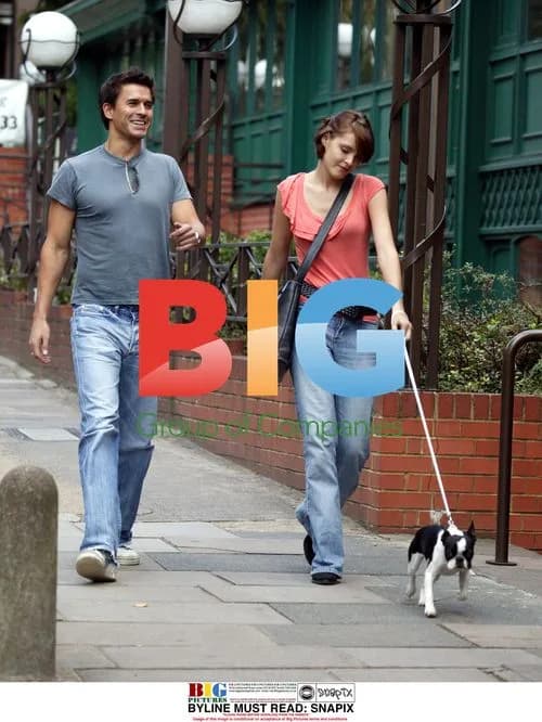 Jeremy Edwards and Girlfriend Walk Dog