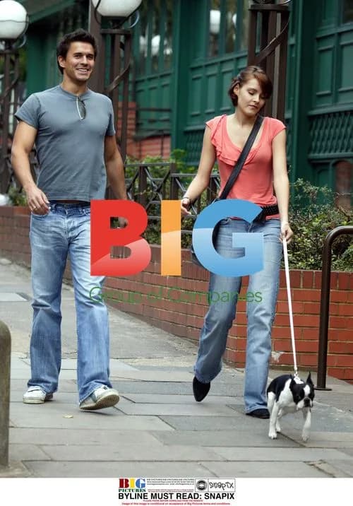 Jeremy Edwards and New Girlfriend Walk Dog