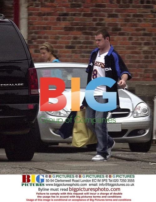 Rooney and Girlfriend Coleen Shopping