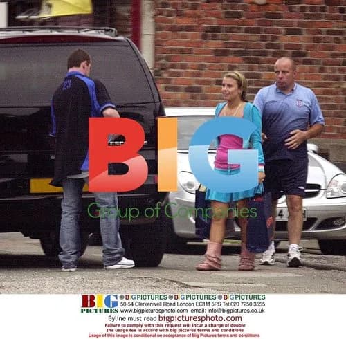 Wayne Rooney and Girlfriend Coleen Shopping