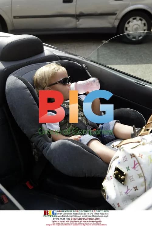 Pregnant Jade Goody Shopping with Family