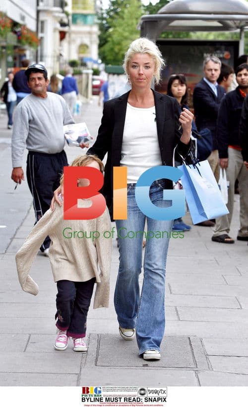 Tamara Beckwith Shopping with Friend's Kid