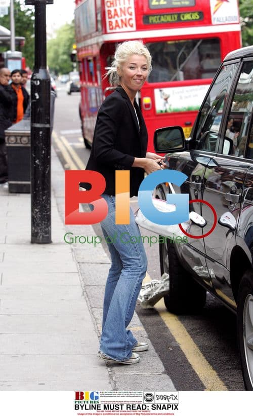 Tamara Beckwith out shopping with friend's kid