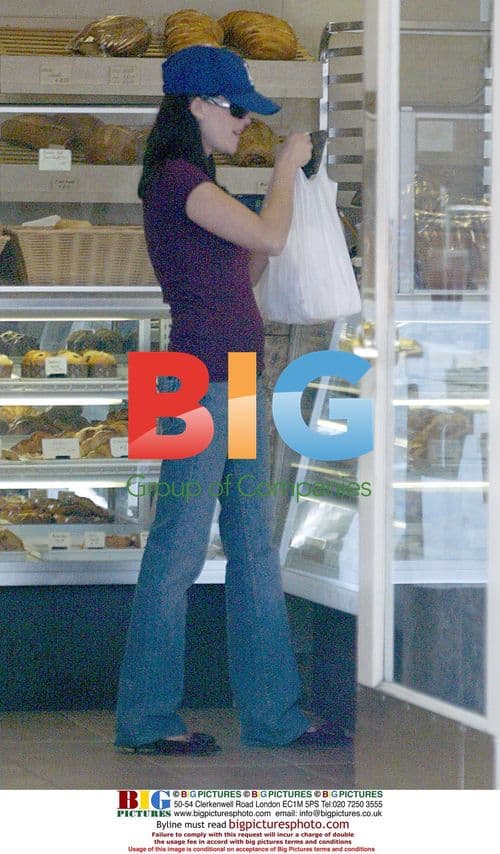 Reese Witherspoon in West Hollywood Bakery